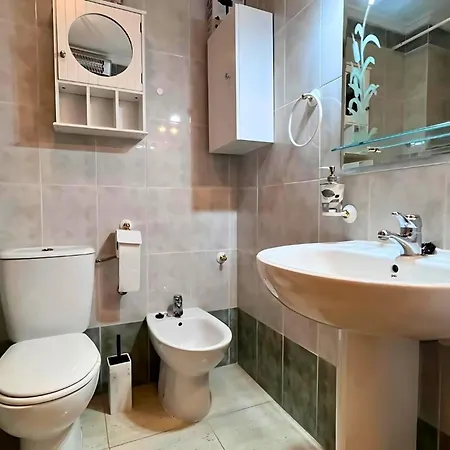 Apartmán Charming Flat With Swimming Pool 500 M From Playa Del Cura! *