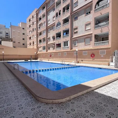 Apartmán Charming Flat With Swimming Pool 500 M From Playa Del Cura! Torrevieja